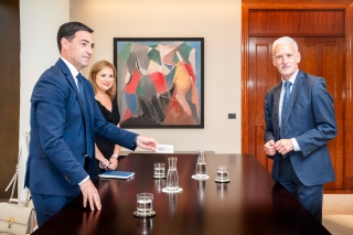 El presidente del TSJPV, Iñaki Subijana; el lehendakari, Imanol Pradales, y la consejera de Justicia y Derechos Humanos, María Jesús San José, durante los saludos